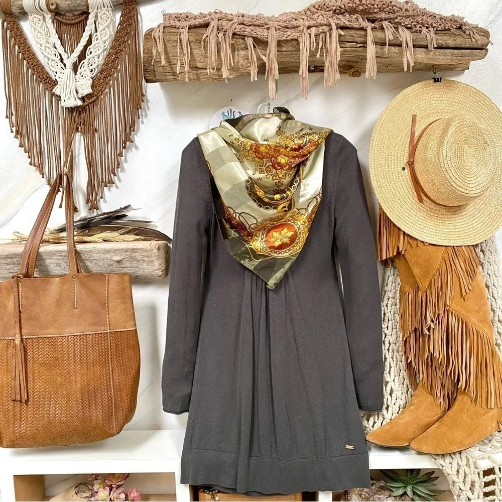 Roots summer sweater dress in lightweight soft material & cottage cabin vibe - Picture 2 of 9